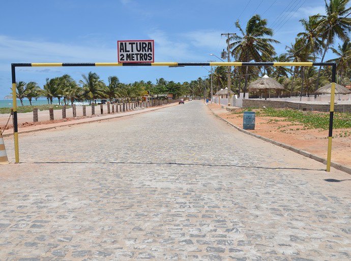 Ação para melhorar o trânsito na Orla da Lagoa do Pau é realizada pela Prefeitura de Coruripe