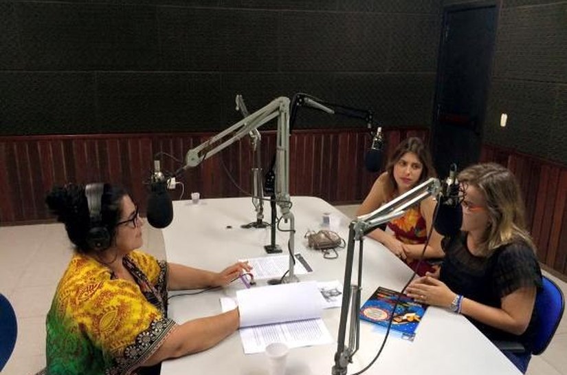 Escritora Cláudia Lins e cantora Renata Finotti são convidadas da semana