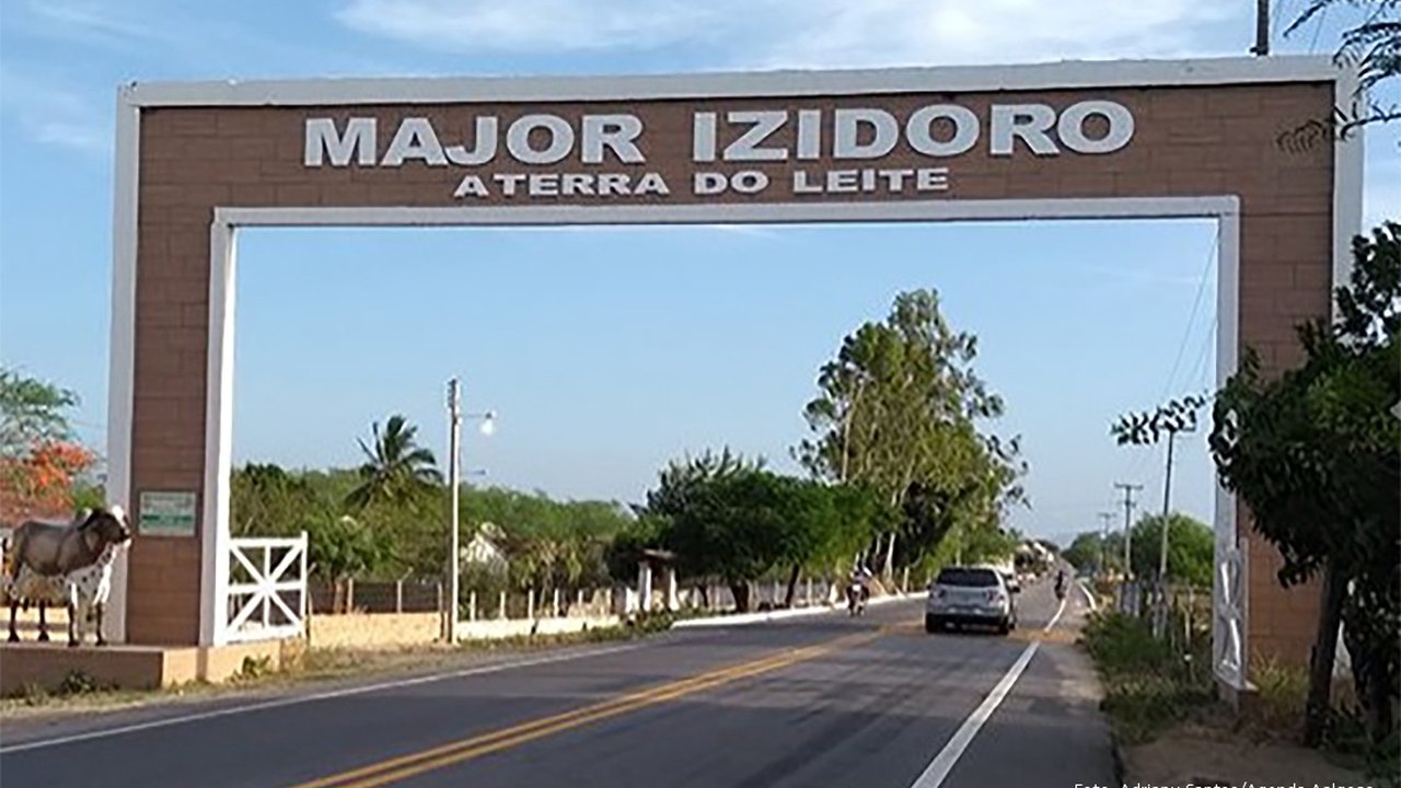 Governo de Alagoas leva água para comunidade em Major Izidoro
