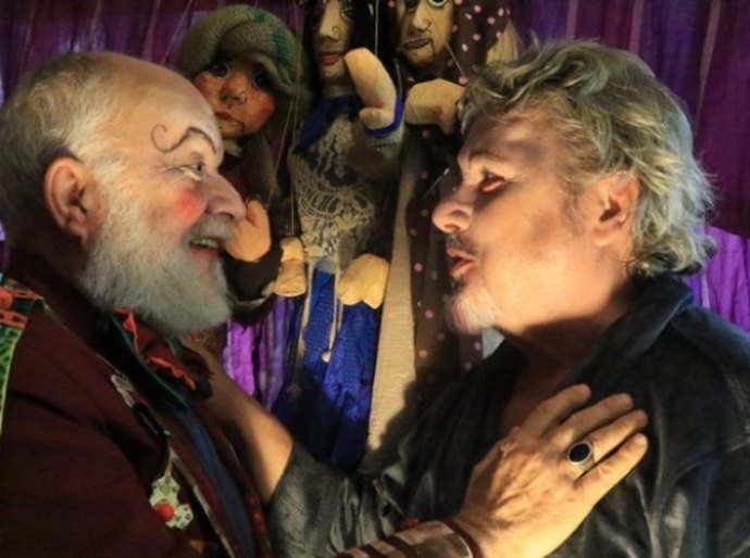 Quinta no Arena apresenta o espetáculo ‘Pelo Buraco da Fechadura’