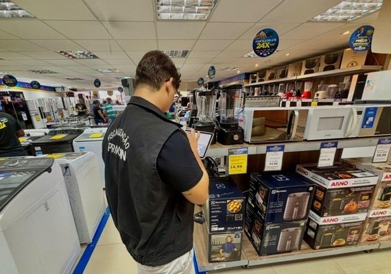 Procon Maceió orienta consumidores sobre compras seguras na Best Friday