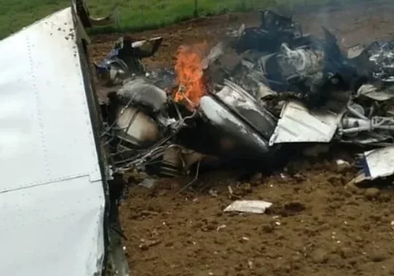 Avião cai em São José do Rio Preto, no interior de SP