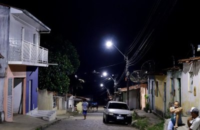 Prefeitura amplia parque de iluminação pública em Palmeira de Fora