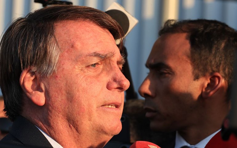 Moraes autoriza Bolsonaro a receber visita de médicos particulares
