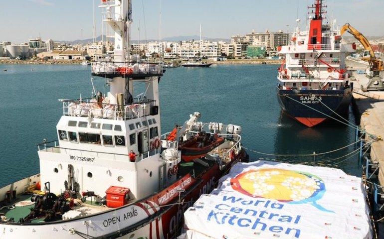 Navio de ajuda humanitária chega em Gaza com 200 toneladas de comida