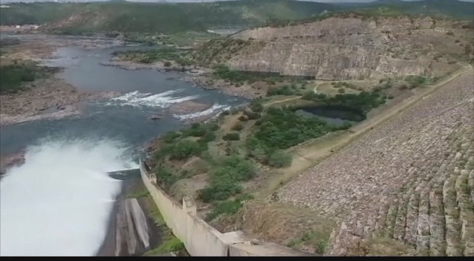 Chesf abre duas comportas da Hidrelétrica de Xingó 