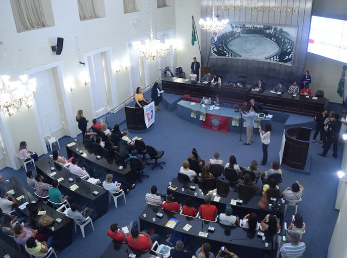 Assembleia debate regulamentação do Sistema Único de Assistência Social