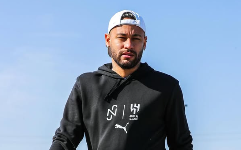 Neymar atrai torcedor com câncer, crianças e idosos, e faz venda de camisas do Santos explodir