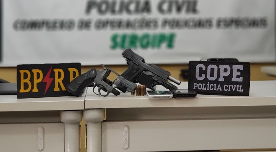 prisão suspeitos de atirarem contra policial