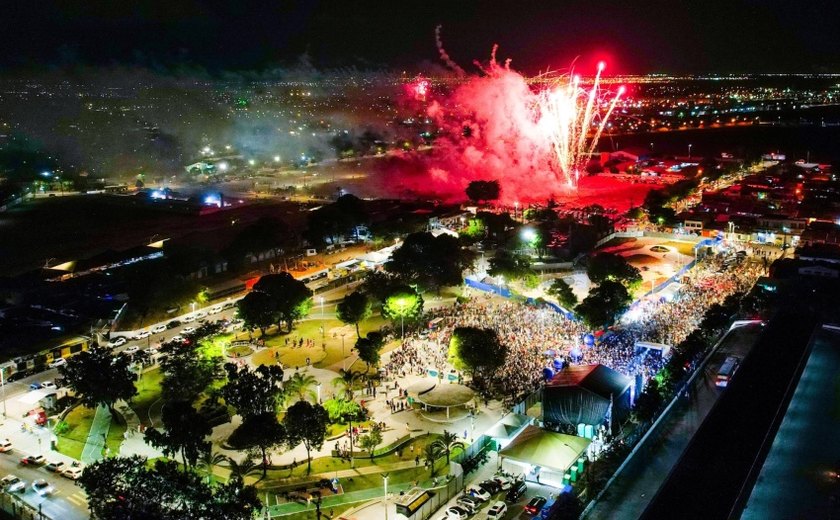 Réveillon de Todos Nós reúne multidão e celebra a virada do ano em Maceió
