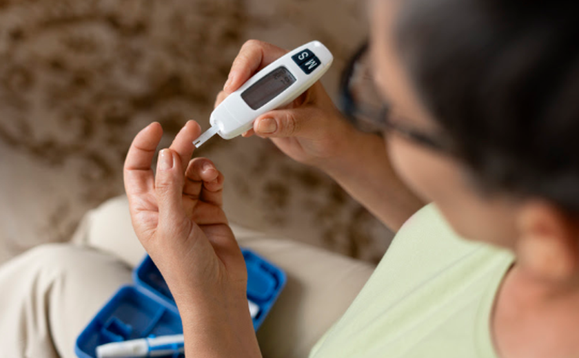 Pacientes com diabetes têm mais chances de desenvolver doenças da retina, alerta especialista