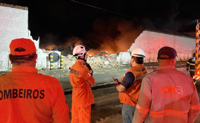 Órgão vai avaliar riscos na estrutura atingida pelo fogo Órgão vai avaliar riscos na estrutura atingida pelo fogo
