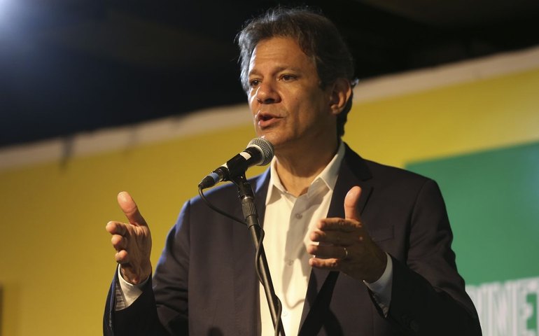 Pior coisa que político pode fazer é sentar em uma cadeira pensando em outra, diz Haddad