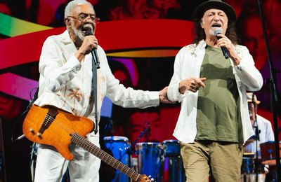 Gilberto Gil recebe Alceu Valença e Elba Ramalho na primeira noite de “Tempo Rei” no Recife