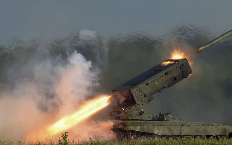 Instalações subterrâneas ucranianas não resistem a ataque de lança-chamas russo TOS-1A