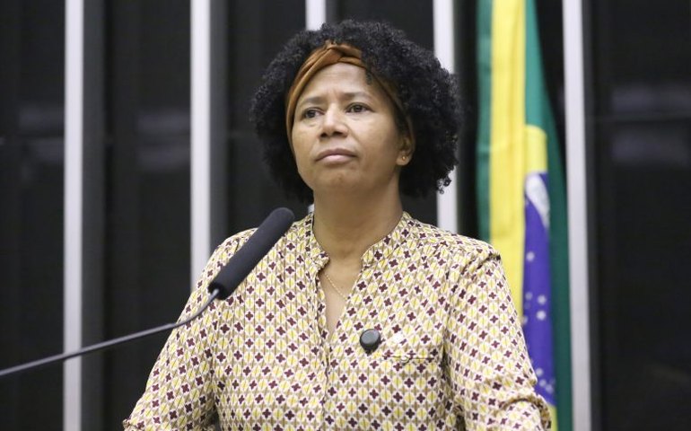 Comissão aprova direito a tratamento de câncer no estado onde mora o paciente