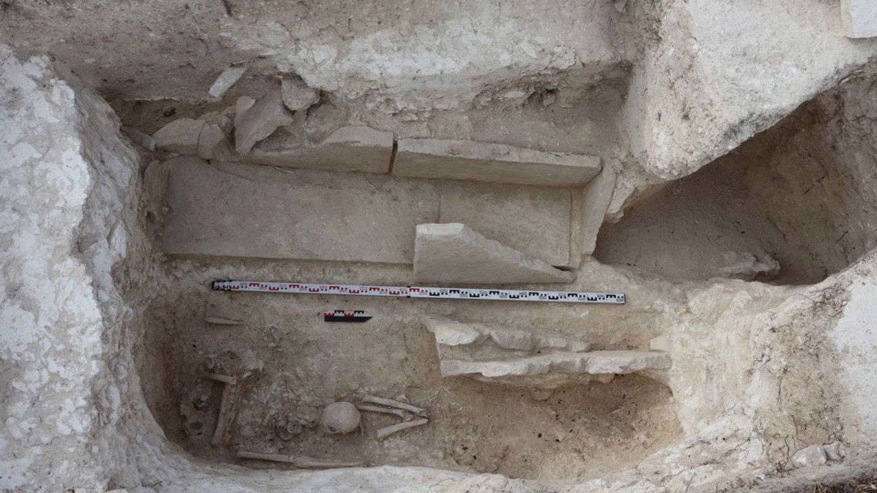 Descobrem na Turquia raro enterro em uma ânfora de cerâmica de 1.700 anos (FOTOS)