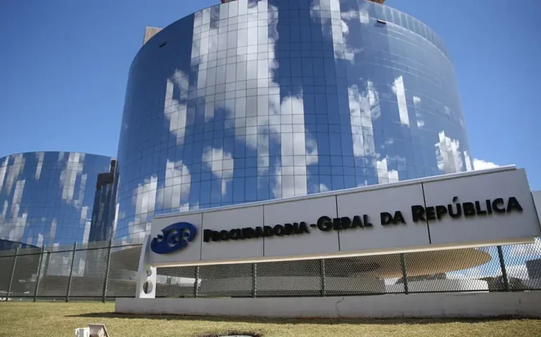 PT quer que PGR apure se Bolsonaro cometeu crime contra soberania nacional
