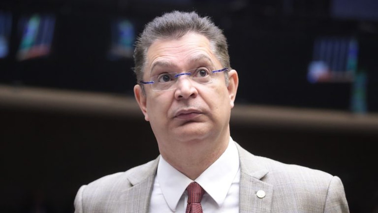PF mira em aliados de Sóstenes e faz operação para investigar aluguel de carros com verba parlamentar da Câmara
