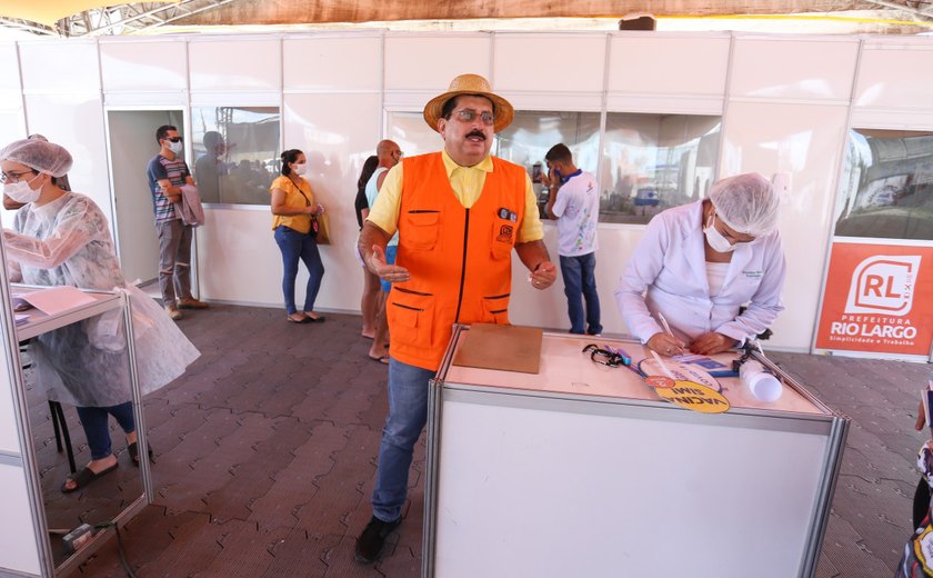 Gilberto Gonçalves acompanha o reforço da vacina contra covid-19 em Rio Largo
