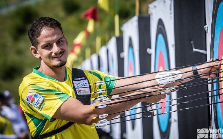 Marcus D’Almeida assume liderança do ranking mundial do tiro com arco
