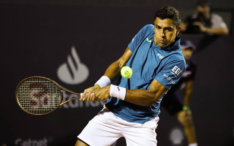 Monteiro ganha duelo brasileiro com Meligeni e Rafael Matos vai à semi em duplas no Rio Open