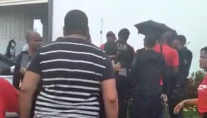 Diretor do Sacema é atingido com tiro de borracha na porta da Secretaria Municipal de Saúde em Aracaju