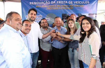 Prefeito Arthur Freitas entrega novos veículos e reforça a frota de Santana do Mundaú 
