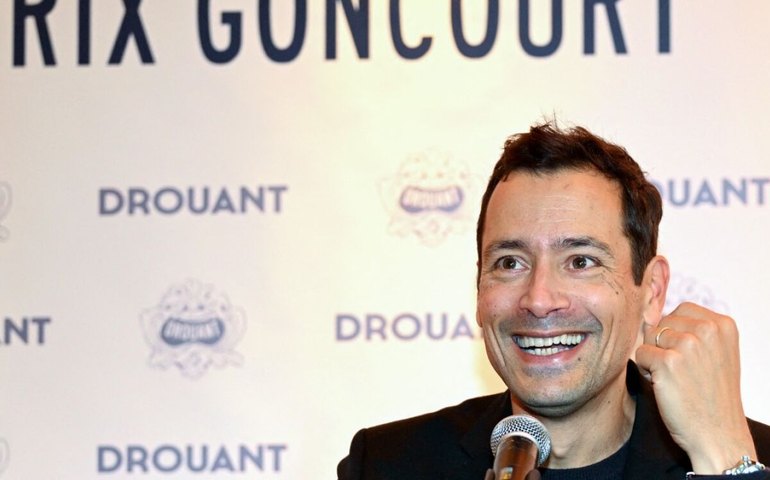 Jean-Baptiste Andrea: quem é o escritor francês que venceu o Prêmio Goncourt e já dirigiu filme com ator de 'Friends'