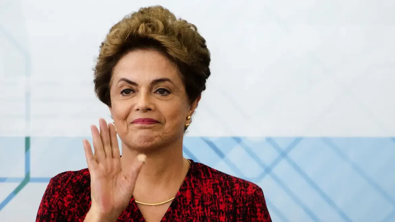 Dilma Rousseff recebe 'Medalha da Amizade' de presidente chinês Xi Jinping