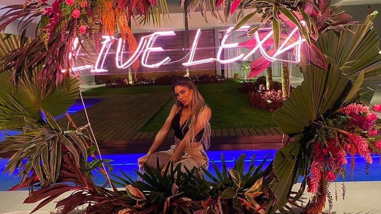 Lexa arrecada 22 toneladas de alimentos em live pelo YouTube