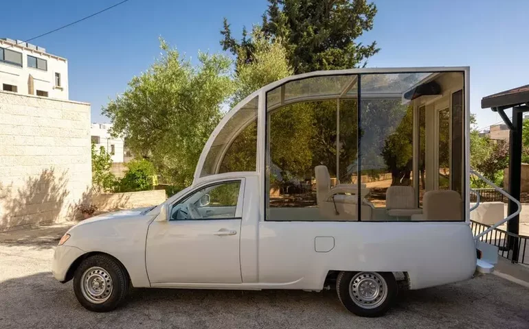 Papamóvel de Francisco que virou clínica para crianças de Gaza aguarda aval de Israel