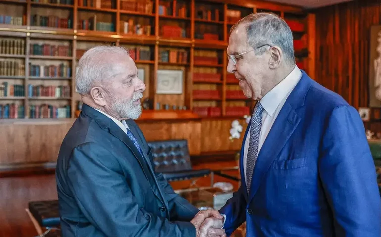 Lula reitera a chanceler russo disposição do Brasil de colaborar para um acordo de paz na Ucrânia
