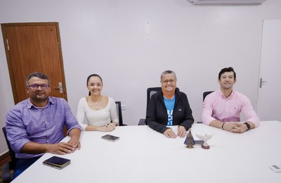 Prefeita Tia Júlia antecipa salários dos servidores em homenagem ao Dia dos Pais