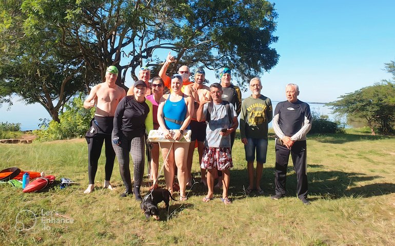 Domingo de Páscoa teve natação em águas abertas no Lago Guaíba em Belém Novo