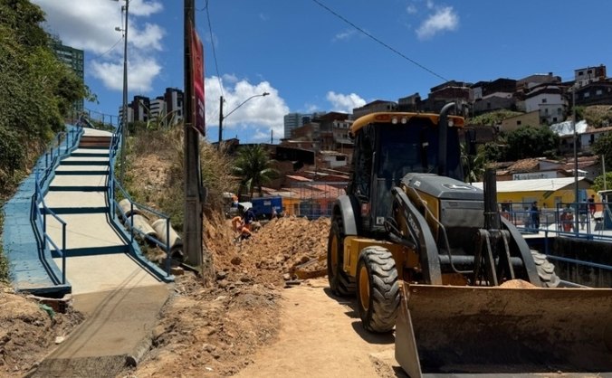 Entre escadarias e novas ruas, uma das comunidades mais populosas de Maceió vive transformação na rotina dos moradores