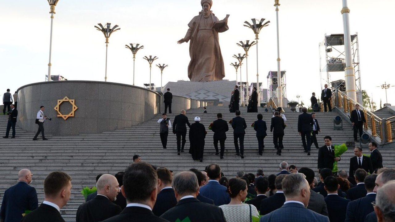 Turcomenistão inaugura uma das estátuas mais altas do mundo
