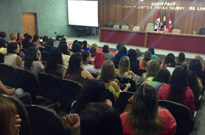 Seminário discute assistência para mulheres vítimas de violência