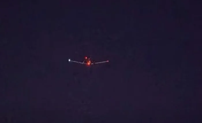 Aeronave voou em círculos sobre o Campo de Marte Aeronave voou em círculos sobre o Campo de Marte