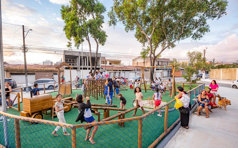 Praça Nossa Senhora de Fátima ganha nova vida no Feitosa