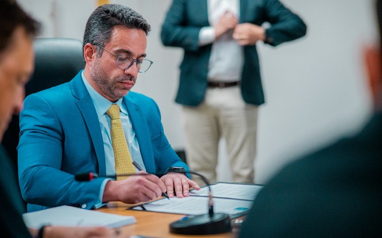 Governo de AL assina termo para construção de mais de 1,6 mil casas