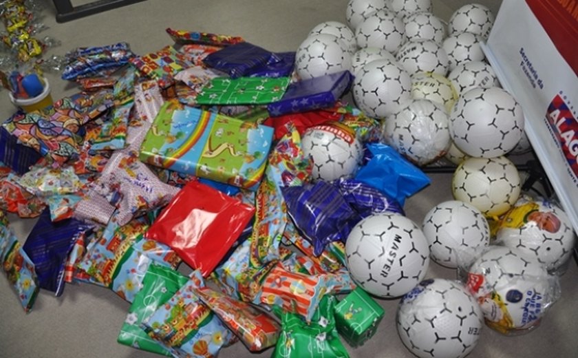 Sefaz doa 400 brinquedos a instituições da campanha da Nota Fiscal Cidadã