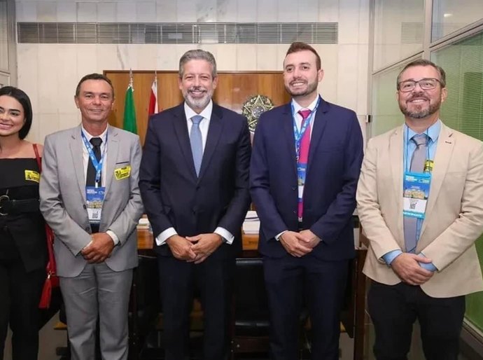 Atual prefeito e prefeito eleito representam Anadia em importante agenda