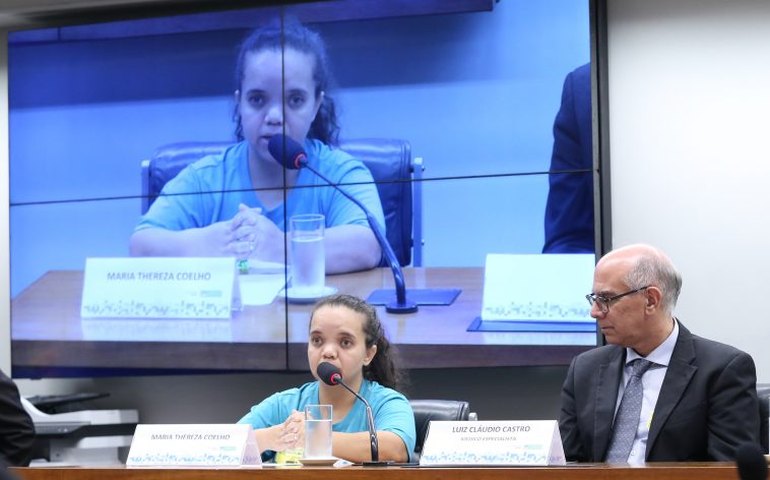 Pacientes com doença que afeta o crescimento defendem acesso a medicamento desde o nascimento