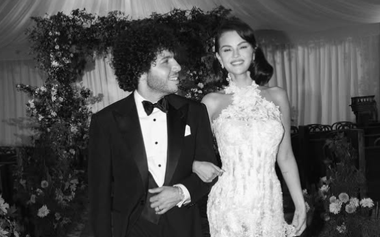 Selena Gomez revela dificuldade em lidar com a felicidade: 'Casei e comecei a chorar'