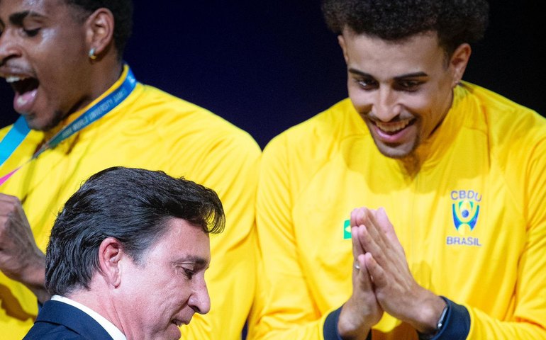 Alagoano lidera Brasil em vitória histórica sobre os EUA e conquista título mundial universitário de basquete após 62 anos