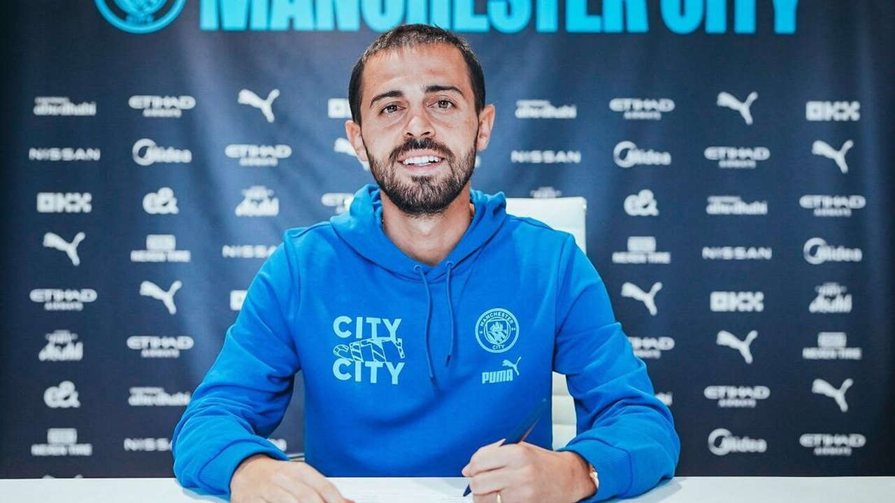 Especulado na Arábia Saudita, Bernardo Silva renova com o Manchester City até 2026