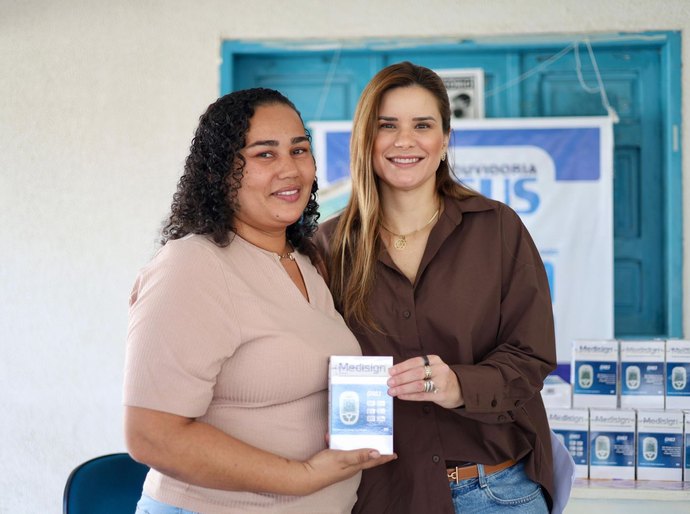 Prefeita Ceci participa da entrega de aparelhos de glicemia na UBS Santa Inês