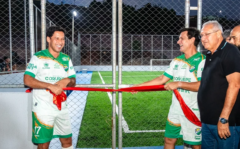 Coruripe inaugura areninha com emenda enviada por Rodrigo Cunha