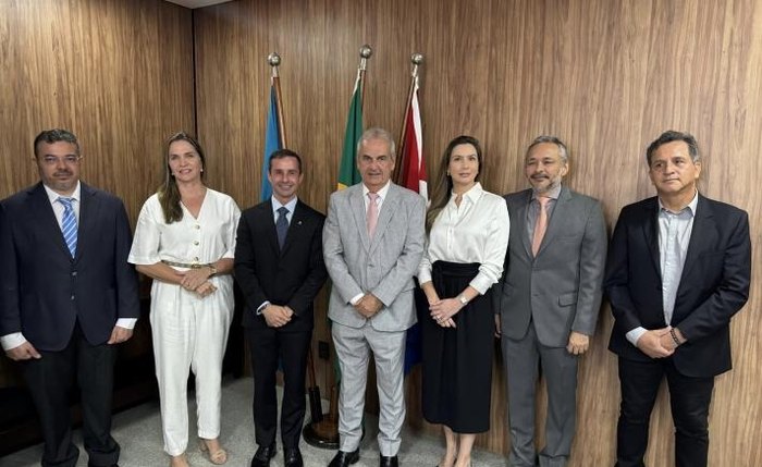 Posse: Bruno Toledo e conselheiros do Tribunal de Contas de Alagoas